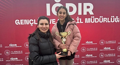 Simay Aktaş Tenis Turnuvasında İl Birincisi Oldu