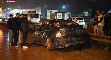 Yağmurun kayganlaştırdığı yolda zincirleme kaza: 1 yaralı