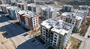 Adana'da depremzedeler için yapılan TOKİ konutlarının inşası sürüyor