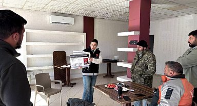 Adana'da polis velileri uyuşturucuya karşı bilgilendirdi