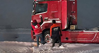 Ağrı'da olumsuz hava nedeniyle mahsur kalan 233 vatandaş kurtarıldı