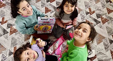 Ağrı'daki çocuklar 'Mutluluk Harekatı' ile hayallerindeki oyuncaklara kavuştu