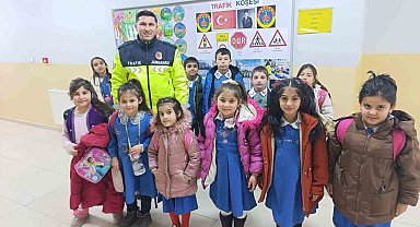 Akyaka'da ilkokula trafik eğitim köşesi yapıldı