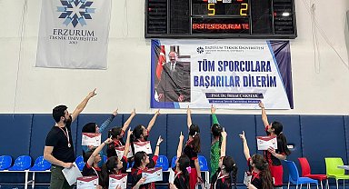 Arpaçaylı kızlar futsalda bölge şampiyonu