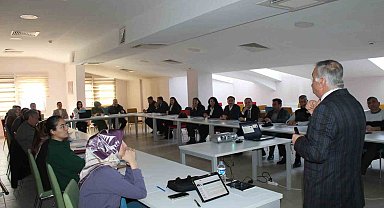 Bayburt'ta ailenin korunması ve güçlendirilmesi konulu toplantı yapıldı