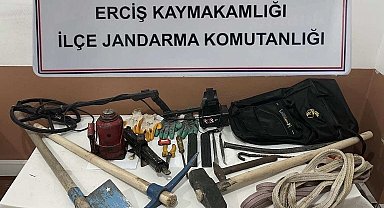 Erciş'te kaçak kazı yapan 4 kişi suçüstü yakalandı