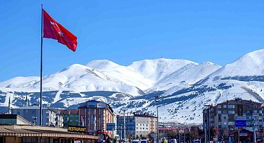 Erzurum'un kuzeyinde kar var