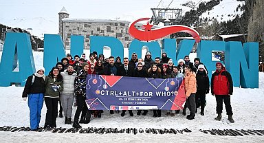 Gençler "Ctrl+Alt+For Who?" projesi kapsamında buluştu