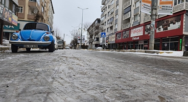 Iğdır’da Yollar buz pistine döndü
