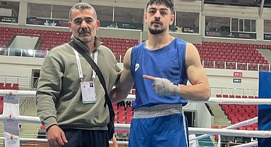 Iğdırlı Boksör Cihandar Enes Alkazak Türkiye Üçüncüsü Oldu