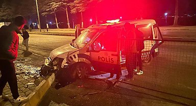 İhbara giderken kaza yapan polis memuru, vatandaşların müdahalesiyle kurtarıldı