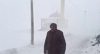 Kar Erzurum'da köyleri esir aldı
