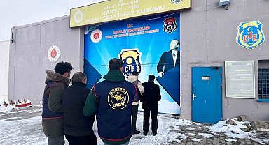Kars'ta haklarında hapis cezası olan 2 kişi yakalandı