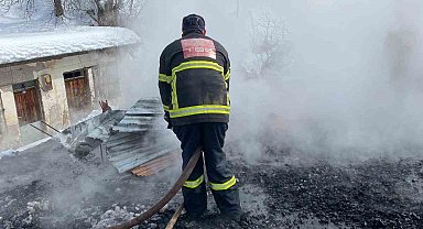 Kastamonu'da korkutan çatı yangını