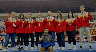 Muaythai sporcularından 10 madalya