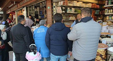 Şanlıurfa'da tarihi çarşıda Ramazan yoğunluğu