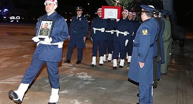 Şehit Mustafa Uslu'nun cenazesi havalimanında karşılandı