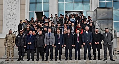 Şenkaya'da gençlere "Dilimiz Kimliğimizdir" vurgusu