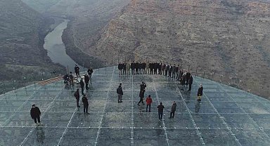 Şırnak'taki Cehennem Dersi Cam Terası turistlerin ilgi odağında