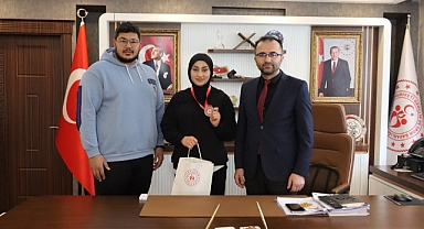 Türkiye 3.’sü olan Özge Demirtaş’tan İl Müdürü Şahin’e Ziyaret