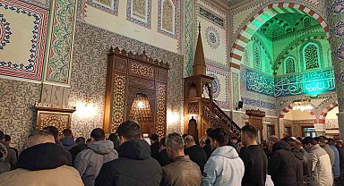 Van'da Ramazan ayının ilk teravih namazı kılındı