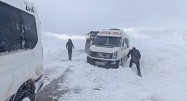 Van'da tipide mahsur kalanlar kurtarıldı