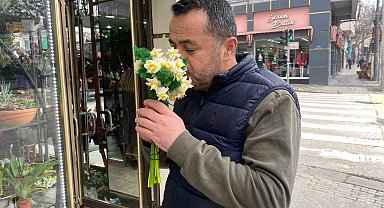 Yıl boyunca onun çıkmasını bekliyorlar