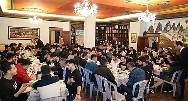 200 öğrenci başkanlık makamında sahur yaptı
