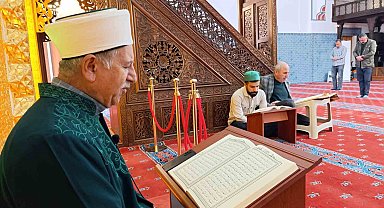 455 yıllık tarihi camide asırlık mukabele geleneği sürüyor
