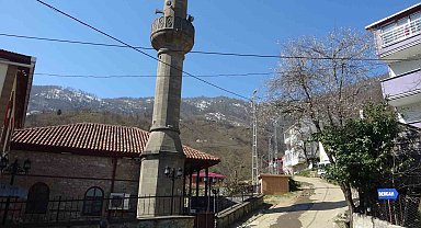 500 yıllık camide kök boya ile resmedilen tasvirler dikkat çekiyor