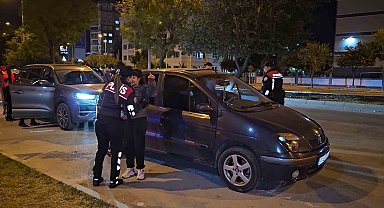 Adana'da polis kenti adeta ablukaya aldı, 106 suçlu yakalandı