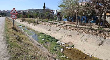 Adana'da sulama kanalları çöplüğe döndü