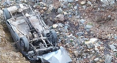 Adıyaman'da otomobil dere yatağına yuvarlandı: 1 ölü, 1 yaralı