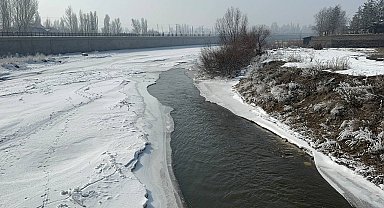 Ağrı'da dondurucu soğuklar etkisini sürdürüyor