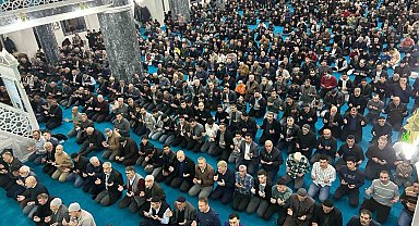 Ağrı'da Kadir Gecesi dualarla ihya edildi