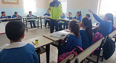 Akyaka'da jandarma ekiplerinden öğrencilere "Trafik Dedektifleri Projesi" eğitimi