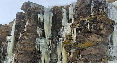 Ardahan'da buz sarkıtları görsel şölen sundu