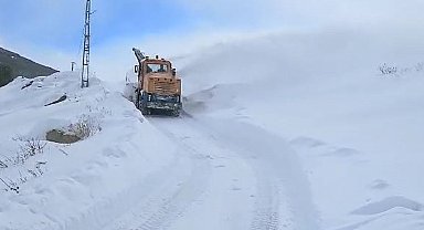 Ardahan'da karla mücadele ekiplerinin 'kapalı yol' seferberliği