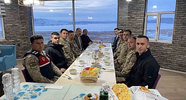 Arpaçay Kaymakamı Akköz, iftarda jandarma ile buluştu