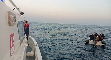 Ayvalık'ta Sahil Güvenlik 18 düzensiz göçmen yakaladı