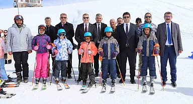 Başkan Demirli, kilim atölyesi ve kayak merkezini ziyaret etti