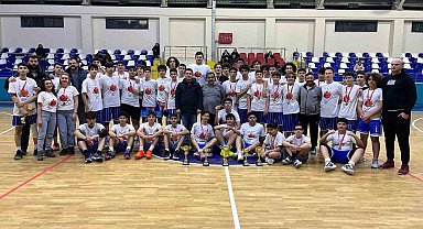 Basketler Yeşilay için atıldı