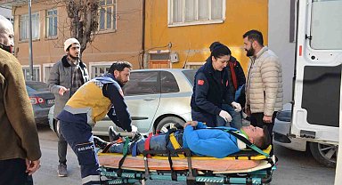 Bilecik'te motosikletin devrilmesi sonucu 2 kişi yaralandı