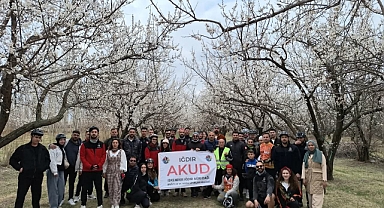 Bisiklet Turu'nda Nevruz Yumurtası Tokuşturuldu