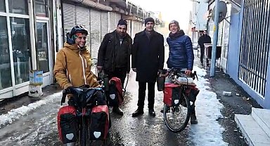 Bisikletle dünya turuna çıkan Fransız çift Çaldıran'a ulaştı