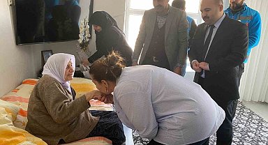 Bitlis'teki asırlık çınara anlamlı ziyaret