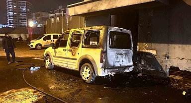 Bodrum katta başlayan yangın park halindeki araca sıçradı