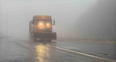 Bolu Dağı'nda yağmur ve sis etkili oluyor