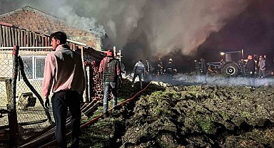 Bolu'da ahır ve samanlık alev alev yandı