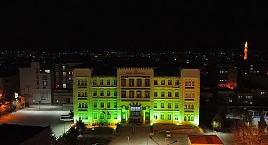 Cendere Köprüsü'nden sonra kaymakamlık binası da yeşile büründü